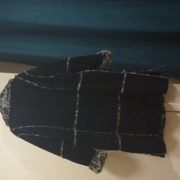 Reversible Leather Faux Fur Coat - Picture 5 of 17